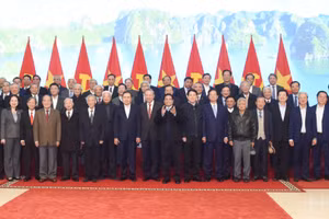 Tổng Bí thư Tô Lâm, Chủ tịch nước Lương Cường, Thủ tướng Phạm Minh Chính, Chủ tịch Quốc hội Trần Thanh Mẫn với các đồng chí lãnh đạo, nguyên lãnh đạo Đảng, Nhà nước qua các thời kỳ.