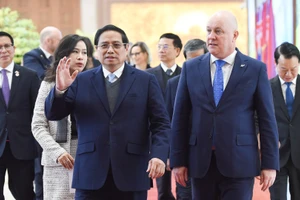 Thủ tướng Phạm Minh Chính và Thủ tướng New Zealand Christopher Luxon dự Lễ ký kết văn kiện hợp tác.