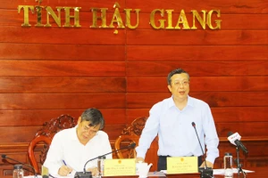 Ông Hoàng Trung, Thứ trưởng Nông nghiệp và Phát triển nông thôn phát biểu tại buổi làm việc.