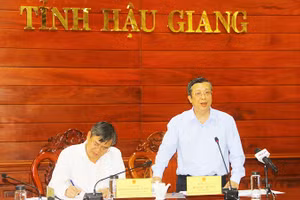 Ông Hoàng Trung, Thứ trưởng Nông nghiệp và Phát triển nông thôn phát biểu tại buổi làm việc.