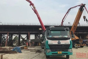 Thi công dự án Mai Sơn - quốc lộ 45. (Ảnh minh họa: Quang Hưng)