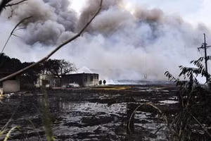 Tối 9/8, lực lượng cứu hỏa Cuba đã khống chế được vụ cháy. (Ảnh: AP)