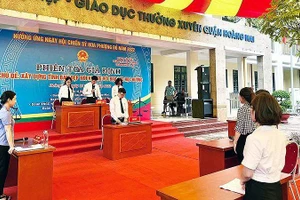 Quang cảnh phiên tòa giả định “Xây dựng tình bạn đẹp-Nói không với bạo lực học đường”.