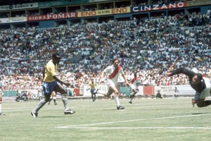 [Video] Năm bàn thắng đỉnh cao trong sự nghiệp của Pelé