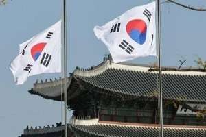 Bên ngoài khu phức hợp chính của chính quyền tại trung tâm Seoul, ngày 30/10. (Ảnh: Yonhap)