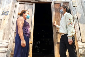 Các ngành chức năng ở Đắk Lắk tuyên truyền, vận động người dân chủ động phòng, chống bệnh đậu mùa khỉ.