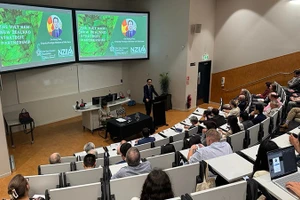 Thứ trưởng Ngoại giao Đỗ Hùng Việt phát biểu chính sách. Ảnh: Bộ Ngoại giao Việt Nam