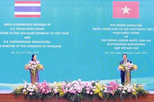 Thủ tướng Phạm Minh Chính và Thủ tướng Thái Lan Paetongtarn Shinawatra công bố Việt Nam và Thái Lan nâng cấp quan hệ lên Đối tác chiến lược toàn diện, ngày 16/5/2025. (Ảnh: TTXVN)