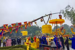 Khôi phục Lễ dựng cây nêu tại Hoàng thành Thăng Long.
