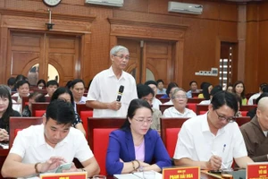 Đại biểu đóng góp vào dự thảo Báo cáo chính trị trình Đại hội đại biểu toàn quốc Mặt trận Tổ quốc Việt Nam lần thứ 10.