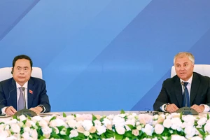 Chủ tịch Quốc hội Trần Thanh Mẫn và Chủ tịch Duma Quốc gia, Quốc hội Liên bang Nga Vyacheslav Viktorovich Volodin đồng chủ trì phiên họp. (Ảnh TTXVN) 