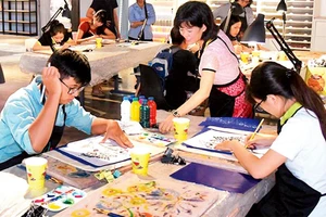 Các bạn trẻ tại không gian sáng tạo Creative lab by up, số 1 Lương Yên, Hai Bà Trưng, Hà Nội. Ảnh: Thành Nguyễn