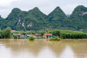 Sự tham gia tích cực của cộng đồng, người dân cùng những ngôi làng đậm sắc màu bản địa đã mang lại giá trị gia tăng quý báu cho sản phẩm du lịch của Oxalis. Trong ảnh: Làng du lịch Tân Hóa trong lũ. Nguồn: Oxalis Adventure