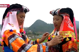 Lễ cúng tổ tiên của người Lô Lô nơi địa đầu