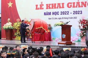 Thủ tướng dự Lễ khai giảng năm học mới Trường Tiểu học Đoàn Thị Điểm