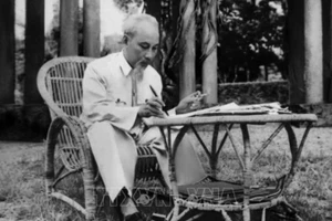 Chủ tịch Hồ Chí Minh làm việc tại Phủ Chủ tịch (Hà Nội). (Ảnh: TTXVN)