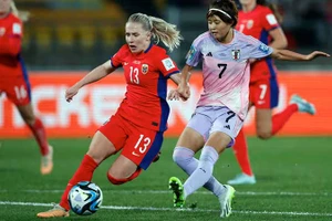 Phong độ cao và sức bền đã giúp Nhật Bản (áo trắng) giành chiến thắng trước Na Uy ở vòng 16 đội.