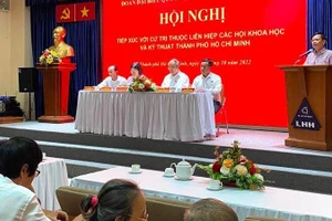 Đoàn đại biểu Quốc hội Thành phố Hồ Chí Minh tiếp xúc cử tri là các nhà khoa học, chuyên gia.