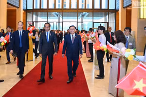 [Ảnh] Chủ tịch Quốc hội Vương Đình Huệ hội kiến Tổng thống Indonesia Joko Widodo