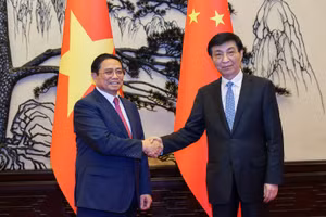 Thủ tướng Phạm Minh Chính và Chủ tịch Chính hiệp toàn quốc Trung Quốc Vương Hộ Ninh.