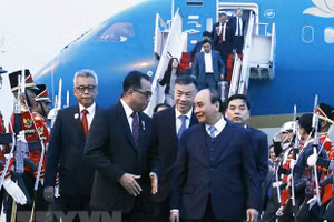 Lễ đón Chủ tịch nước Nguyễn Xuân Phúc tại sân bay quốc tế Soekarno-Hatta, Jakarta, Indonesia. (Ảnh: Thống Nhất/TTXVN) 