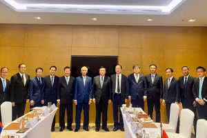 Các đại biểu hai nước tại buổi làm việc.