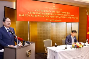 Chủ tịch Quốc hội gặp gỡ cán bộ, nhân viên Đại sứ quán Việt Nam tại Nhật Bản