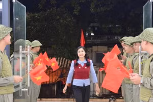 Nghệ sĩ Nhân dân Thu Hà tham dự Tuần phim.