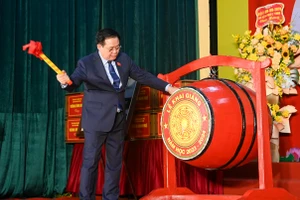 [Ảnh] Chủ tịch Quốc hội dự khai giảng năm học mới tại Trường Hữu nghị T78