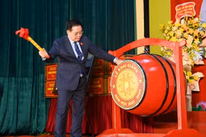 [Ảnh] Chủ tịch Quốc hội dự khai giảng năm học mới tại Trường Hữu nghị T78