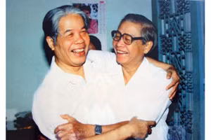 Cố Tổng Bí thư Đỗ Mười (trái) và cố Thủ tướng Võ Văn Kiệt. Ảnh tư liệu (Nguồn: VNE)