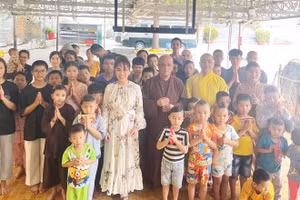 Tổng Giám đốc Vietjet Phương Thảo thăm chùa Thanh Sơn, nơi cưu mang các em nhỏ tại Khánh Hòa 