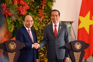 Chủ tịch nước Nguyễn Xuân Phúc và Tổng thống Indonesia Joko Widodo tại cuộc họp báo sau hội đàm. (Nguồn: VOV) 