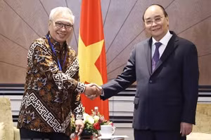 Chủ tịch nước Nguyễn Xuân Phúc tiếp Chủ tịch Hội Hữu nghị Indonesia-Việt Nam Budiarsa Sastrawinata. (Ảnh: Thống Nhất/TTXVN) 