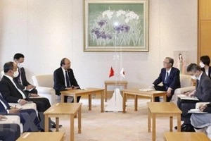 Chủ tịch nước Nguyễn Xuân Phúc hội kiến Chủ tịch Hạ viện Nhật Bản Hosoda Hiroyuki. (Ảnh: TTXVN)