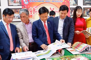 Đại diện lãnh đạo Ban Tuyên giáo Tỉnh ủy Quảng Bình và huyện Lệ Thủy dự Hội báo Xuân 20023.