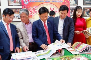 Đại diện lãnh đạo Ban Tuyên giáo Tỉnh ủy Quảng Bình và huyện Lệ Thủy dự Hội báo Xuân 20023.