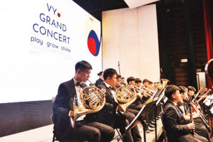 Đường dài mới biết ngựa hay...