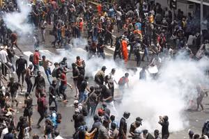 Hàng nghìn người Sri Lanka tham gia biểu tình tại Colombo. (Ảnh: REUTERS)