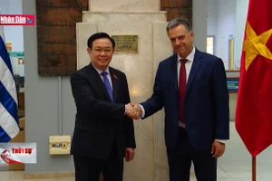 Chủ tịch Quốc hội Vương Đình Huệ tiếp Thống đốc tỉnh Canelones (Uruguay)