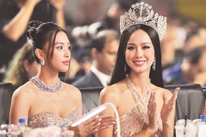 Lê Nguyễn Bảo Ngọc (bên phải), Hoa hậu Liên lục địa 2022 và Hoa hậu Việt Nam 2018 Trần Tiểu Vy trên hàng ghế Ban giám khảo cuộc thi Hoa hậu Việt Nam 2022. Ảnh: Phú Thọ