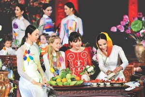 Các giá trị truyền thống tốt đẹp là bệ đỡ cho hệ giá trị con người Việt Nam mới.Ảnh: Thanh Giang