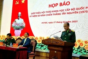 Đại diện Ban tổ chức thông tin những nội dung chính của hội thảo khoa học kỷ niệm 50 năm Chiến thắng Tây Nguyên.