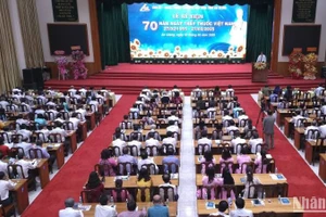 Quang cảnh buổi họp mặt.