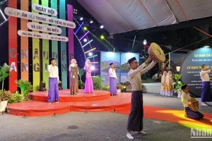 Quang cảnh khai mạc ngày hội sản phẩm đặc trưng, nổi tiếng