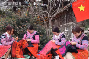 Lên vùng cao đón Tết cùng đồng bào H’Mông 