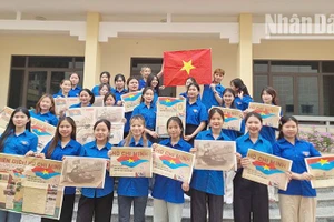 Phụ san đặc biệt của Báo Nhân Dân được dành tặng cho sinh viên các trường đại học, cao đẳng trên địa bàn tỉnh Sơn La.