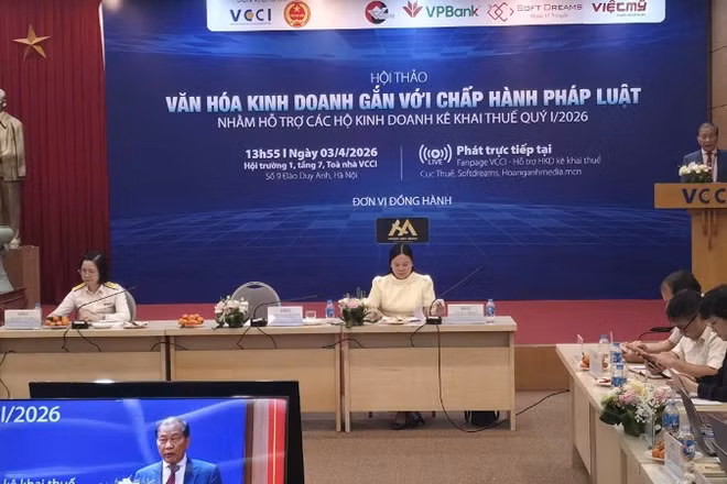 Phó Chủ tịch Liên đoàn Thương mại và Công nghiệp Việt Nam Hoàng Quang Phòng phát biểu tại hội thảo.