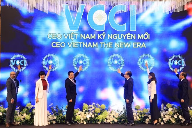 Các đại biểu bấm nút khởi động chương trình “CEO Việt Nam kỷ nguyên mới” giai đoạn 2026-2030.