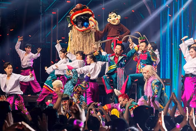 Tiết mục trong concert Anh trai vượt ngàn chông gai.